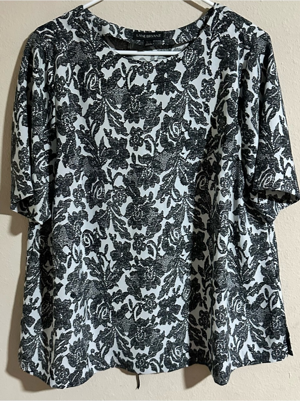 Lane Bryant Black Floral-Print Short Sleeve, Lace Back Top. Size 14/16
